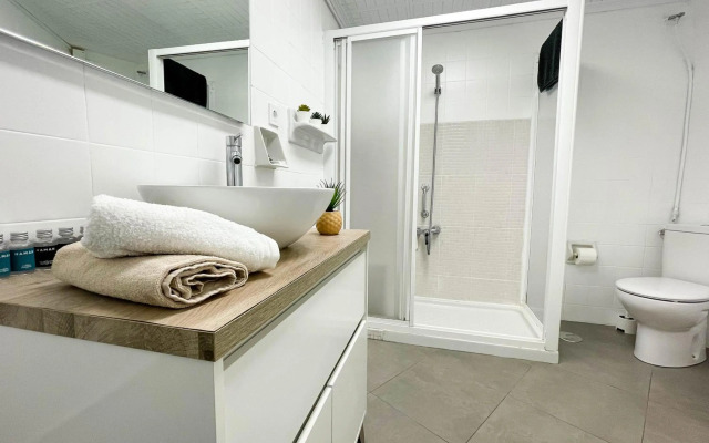 Modern 2 bedroom apartment close to city center