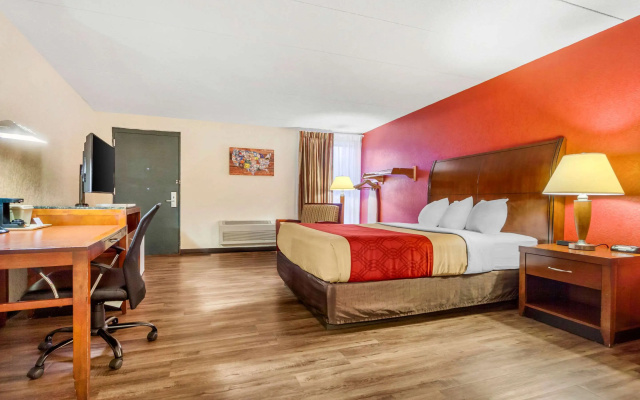 Econo Lodge Inn & Suites Brookings