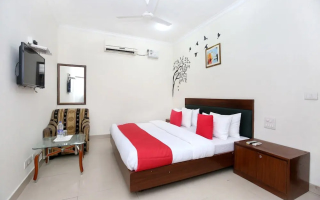 OYO Rooms Sector 7 Madhya Marg
