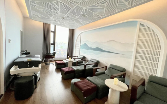 Peninsula Hotel Danang