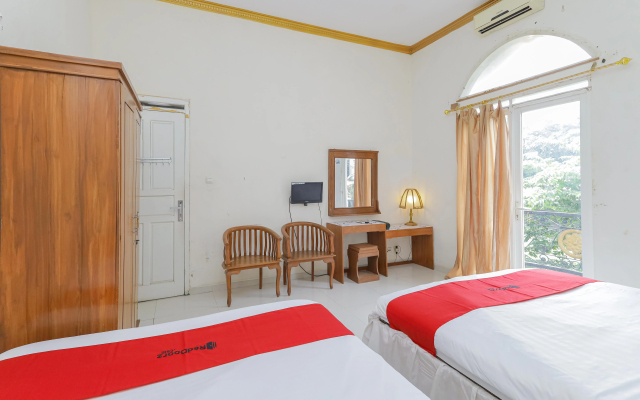 RedDoorz @ Villa Puncak Tidar