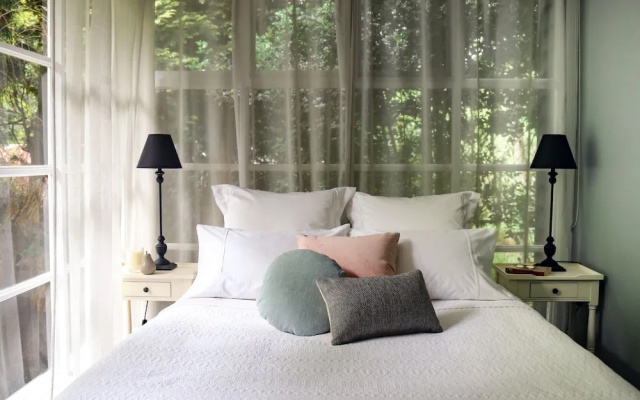 Morton Brae Luxury Cottage Sassafras – Guest Rooms – Melbourne