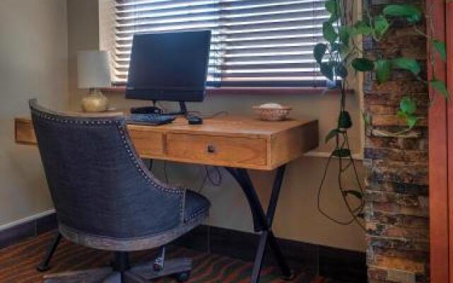 The Garibaldi House Inn & Suites