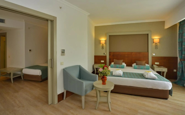 Side Crown Palace Ultra All Inclusive