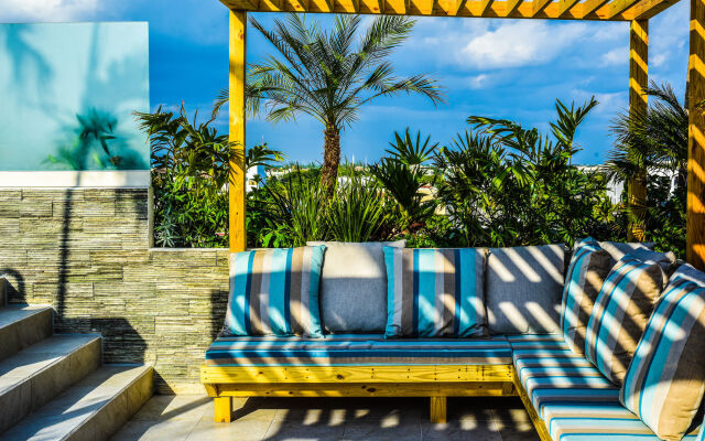 Newport House Playa Boutique Hotel - Beach Club Access
