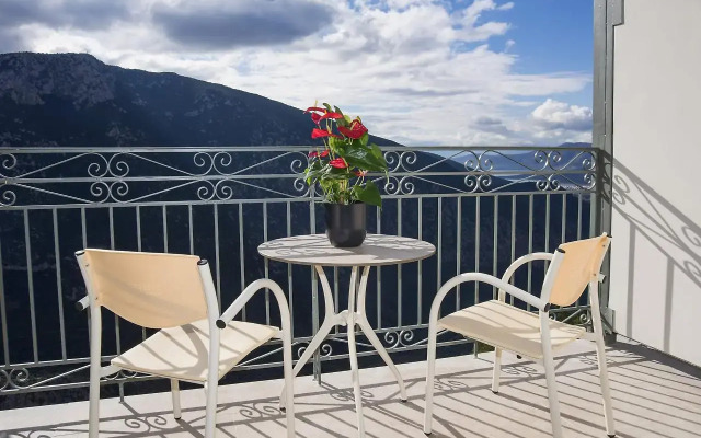 V Hotel Delphi