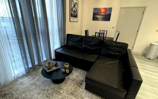 Cozy Bracknell Apartment With Modern Amenities
