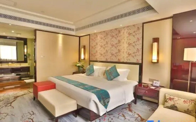 Kailaifu Haoting Hotel (Nanning Binhu Road Metro Station)