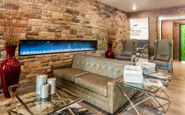 Cobblestone Hotel & Suites - Appleton International Airport