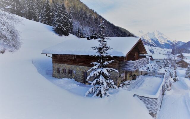 Posh Mansion in Sankt with 2 Saunas, Whirlpool, Hot Tub