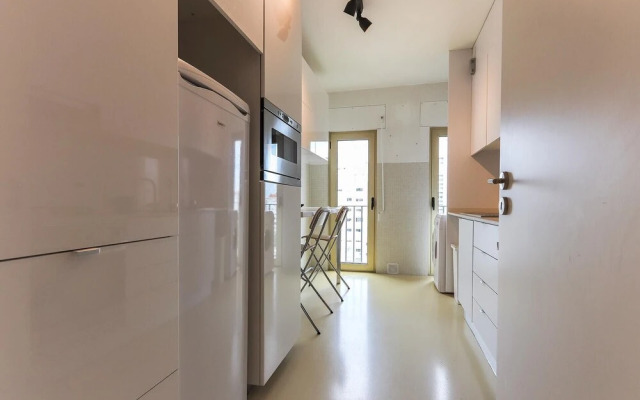 Modern & Bright by Homing