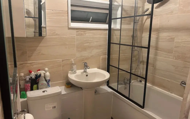 Charming 4-bedroom House Rental in Basildon, UK