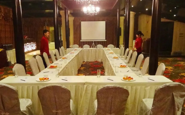 Lingxiu Impression Hotel (Emei Baoguoguo Temple)