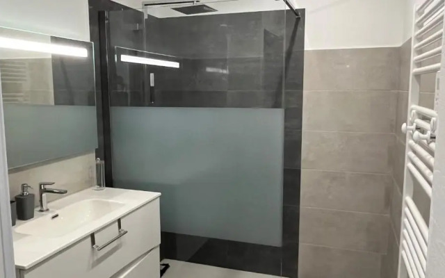 Suberbe T3 Neuf Standing +Terrasse 25M2