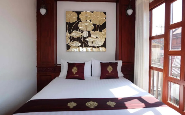 Manorom Classy Hotel