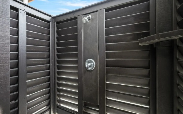 Outlaw's Inn 3 Bedroom Home