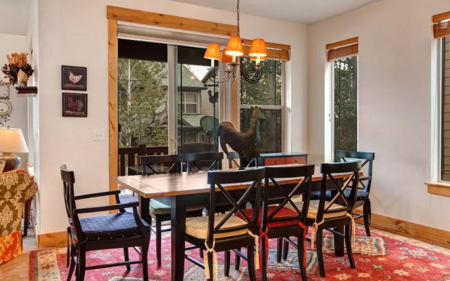 5640 Kodiak Way Townhouse by RedAwning