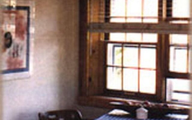 Nora Dixon Place Bed & Breakfast