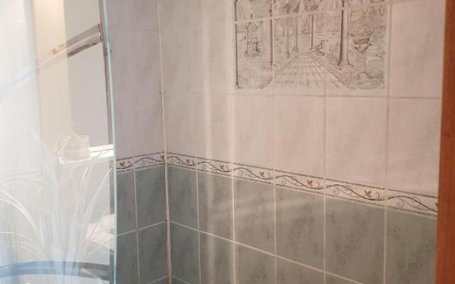 CHAMBRE D HOTES à 4 KMS D UZES " Chez Nadou "