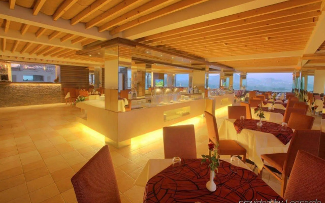 Le Royale Residency