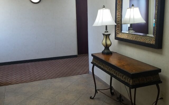 HomeTown Hotel Bryant