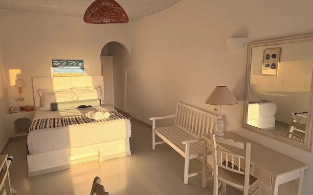 Santorini Theasis Suites