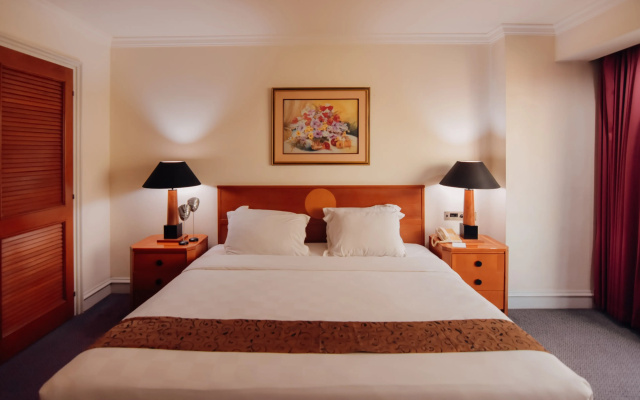 Surabaya Suites Hotel Powered by Archipelago