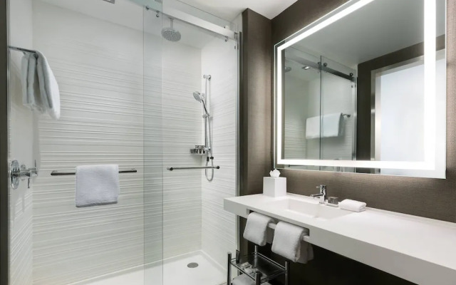 AC Hotel by Marriott Vancouver Waterfront