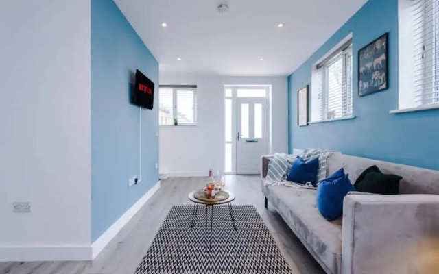 Imperial War Museum North Two-bedroom by Belvilla