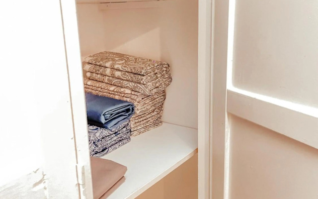 Orland, center of Las Americas LA205