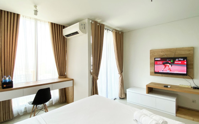Wooden Touch Studio At Lrt City Bekasi Apartment – Guest Rooms – Bekasi