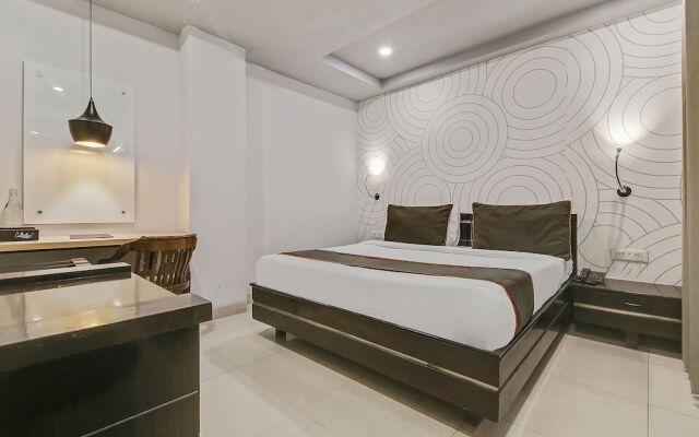 Collection O 40421 Hotel Queens Tower