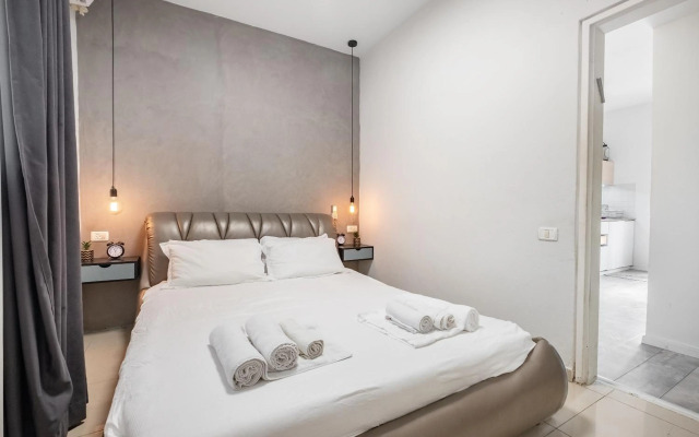 Premium 1BD apartment near the beach W/Balcony