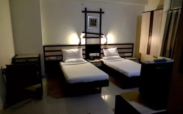 Hotel Airport Plaza