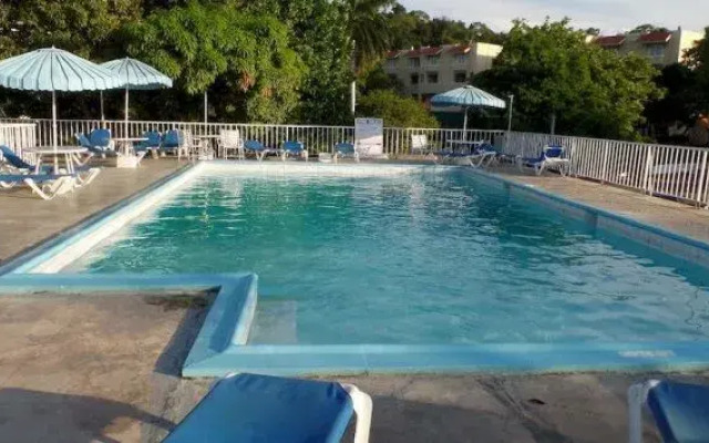 SkySuite Beachfront Montego Bay Club