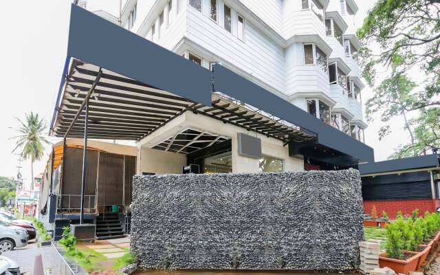 Capital O 18430 The Dawn Hotel