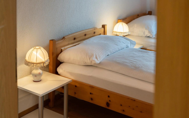 Between Lakes Apartments