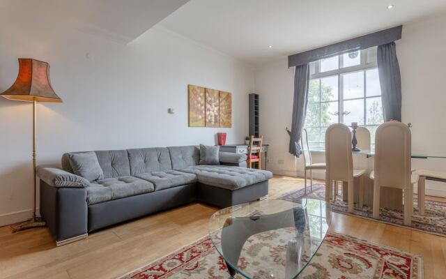 2 Bedroom Flat With Tower Bridge View