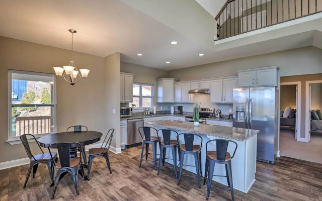Charming Retreat w/ Mtn Views: Walkable Location!