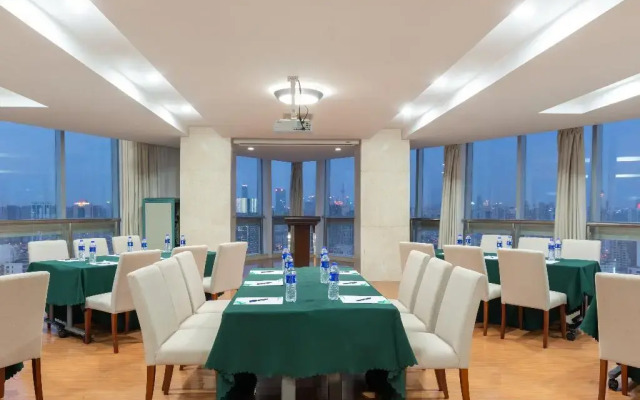 Holiday Inn Shanghai Jing'an by IHG