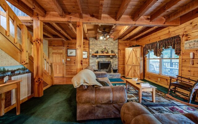 Douglas Lake Hilltop Hideaway