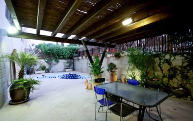 David Village with Pool & Patio