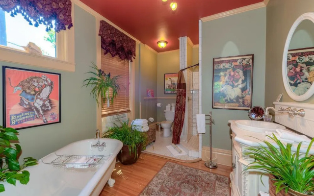 Sanders - Helena's Bed and Breakfast