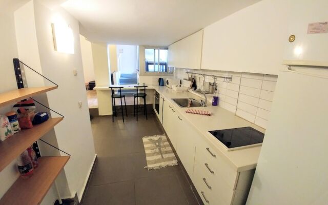 Trumpeldor 5 Beach Apartments