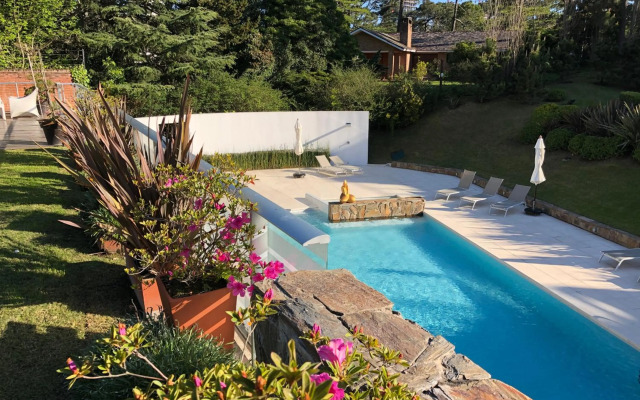 Estudio con parrillero y vista al mar