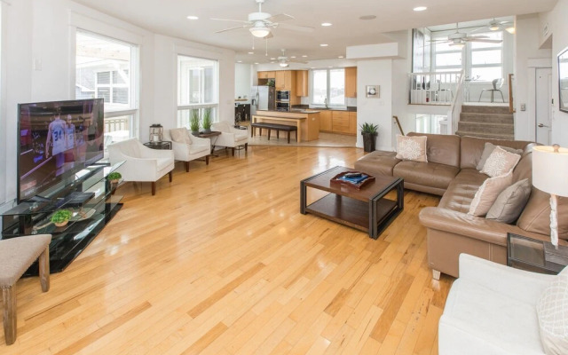 Coastal View II - 8 Br Home