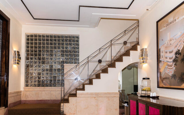 Greenview Hotel by Lowkl