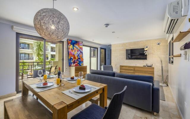 Unique 2BR Penthouse w Privaterooftop Palmbeach