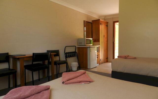 Twelve Apostles Motel & Country Retreat