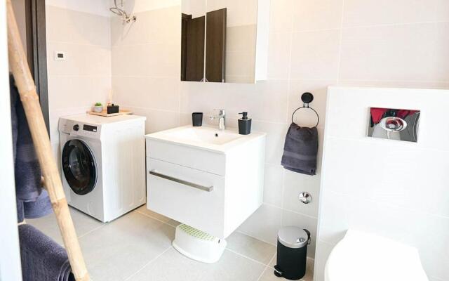 Apartment D & Studio L